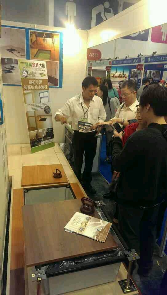 台北木地板公司創造出「隱形隔間」
